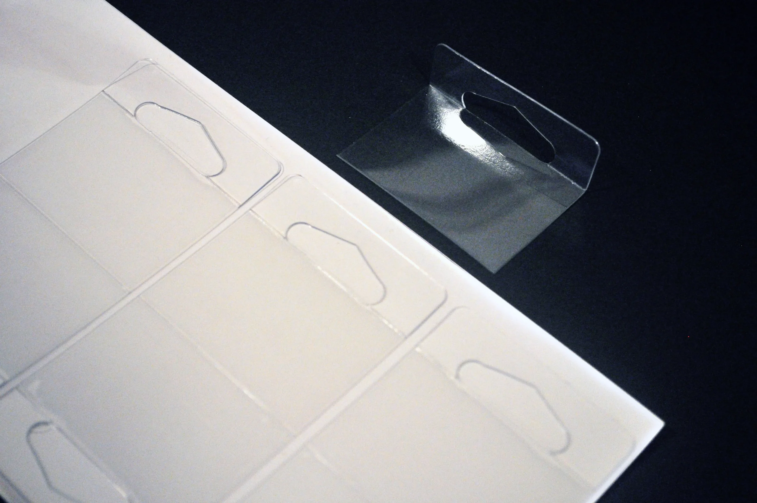 自黏三角洞貼勾 3 delta hang tabs 3 scaled 1